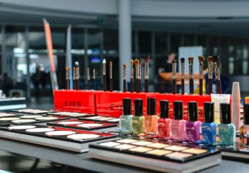 Cara Mengetahui Produk Kecantikan Penyebab Alergi