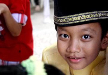 Mengenal Profesi Tukang Sunat Tradisional, Masih Ada Nggak Ya?